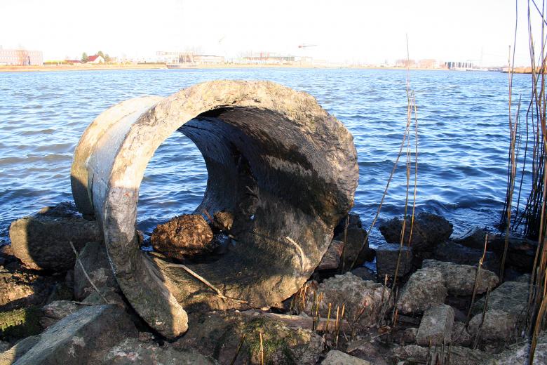 Free stock image of Damaged pipeline half in the water created by damien van holten
