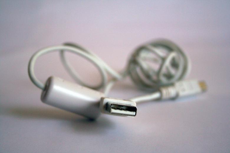 Free stock image of USB Cable created by damien van holten