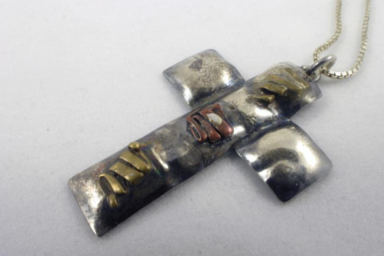 Free stock image of Cross necklace created by Bjorgvin