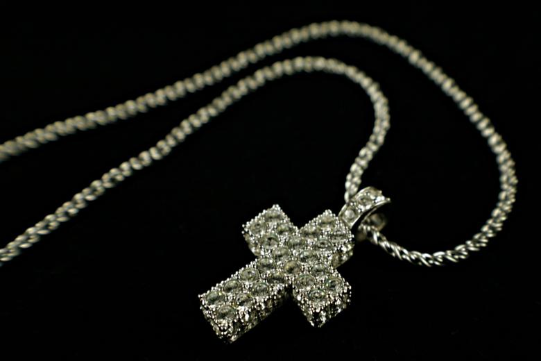 Free stock image of Diamond cross neclace created by Bjorgvin