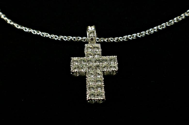 Free stock image of Diamond cross neclace created by Bjorgvin