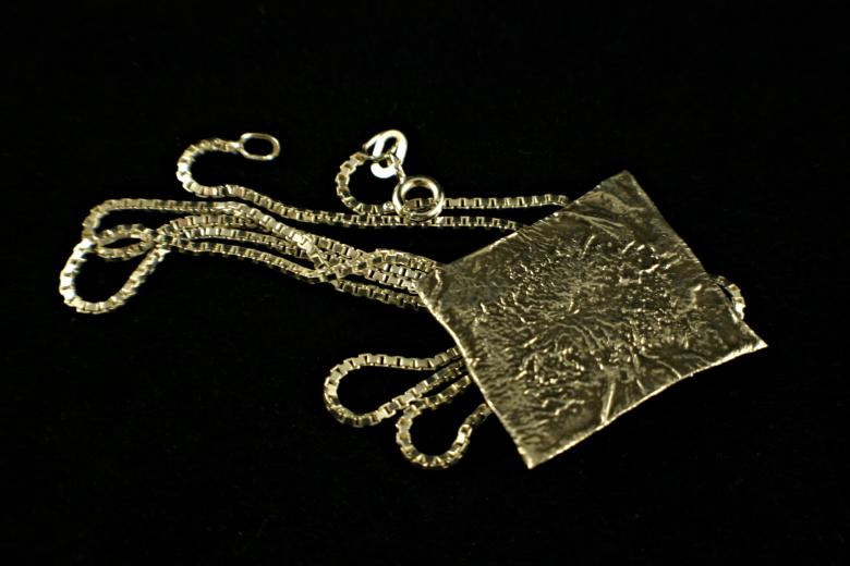 Free stock image of Silver Neclace created by Bjorgvin