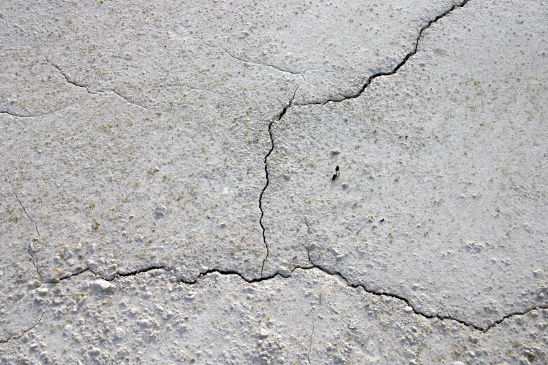 Free stock image of Cracked mud surface created by Bjorgvin