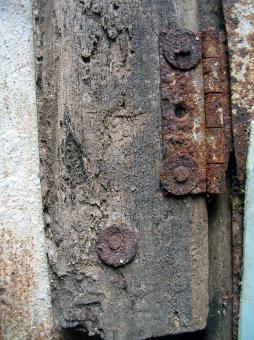 Rusted hinges - Free Stock Photo