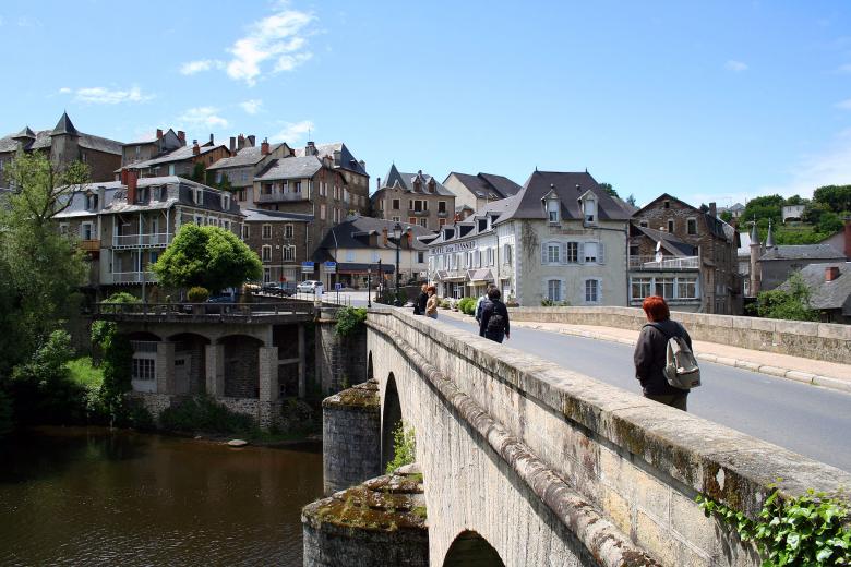 Free stock image of A roman bridge created by damien van holten