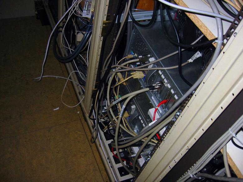 Free stock image of Server created by damien van holten
