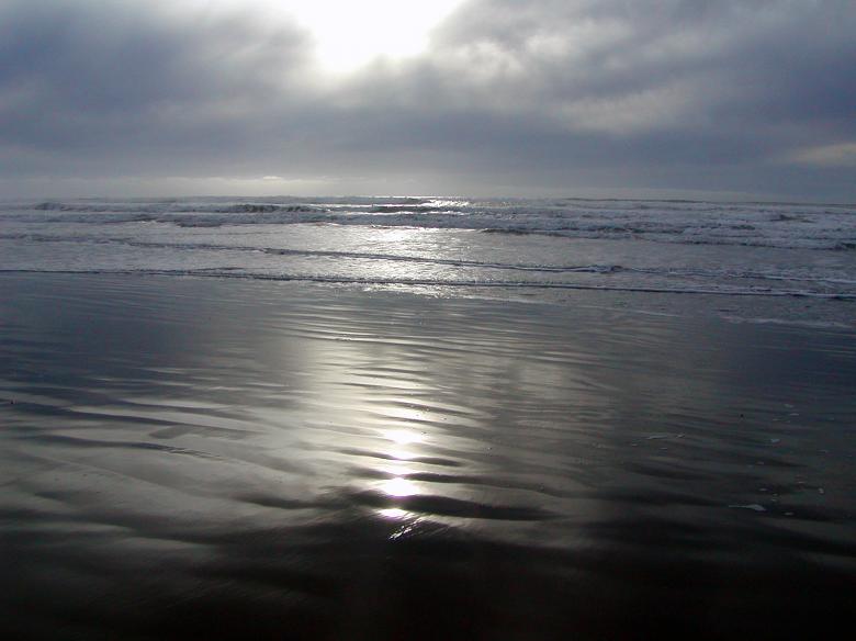 Free stock image of A clear patch of beach with a thin layer created by damien van holten