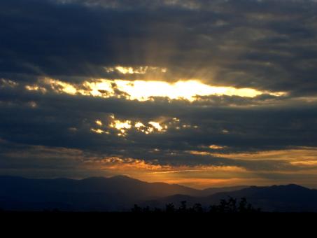 Free Stock Photo of Sun Shining Through Clouds