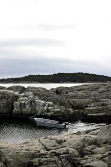 Free Stock Photo of Sailing between the rocks