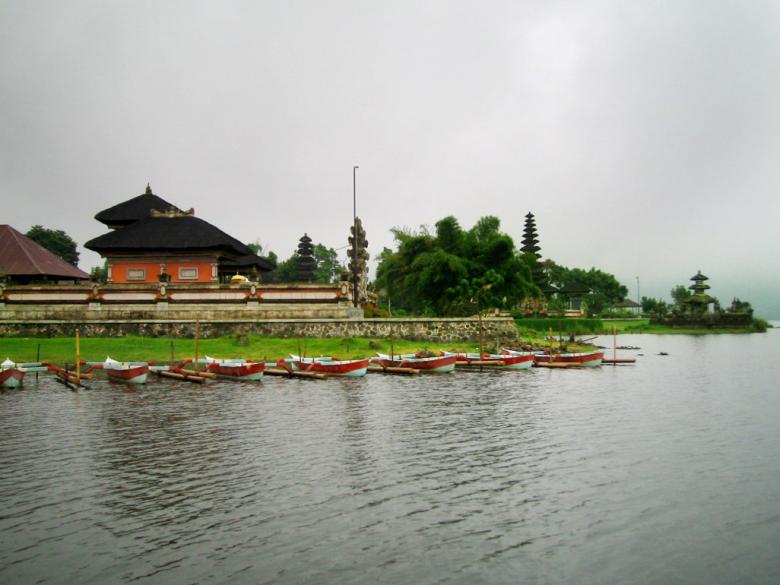 Free stock image of lake bedugul created by Didi Supardi