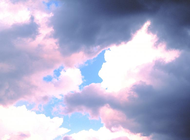 Free stock image of Over exposed sky created by Alen