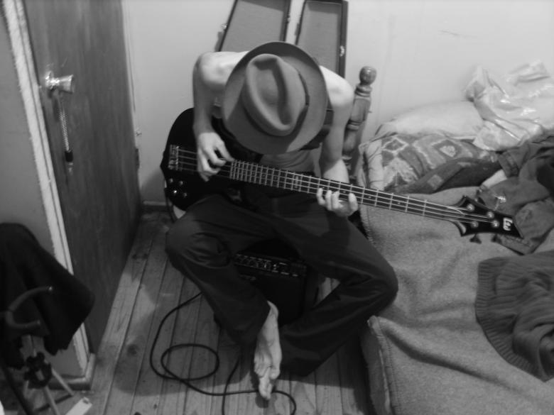 Free stock image of Playing the bass created by Etienne Varas