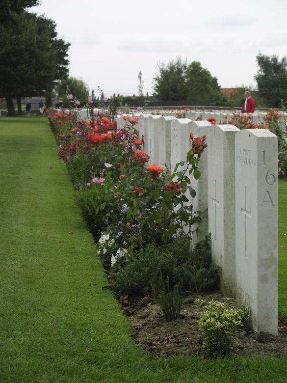 Free stock image of Tyne Cot Cemetery 2 created by Marc Aert