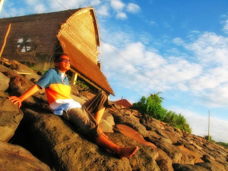 Free stock image of Pose on the side of the beach created by voldevis