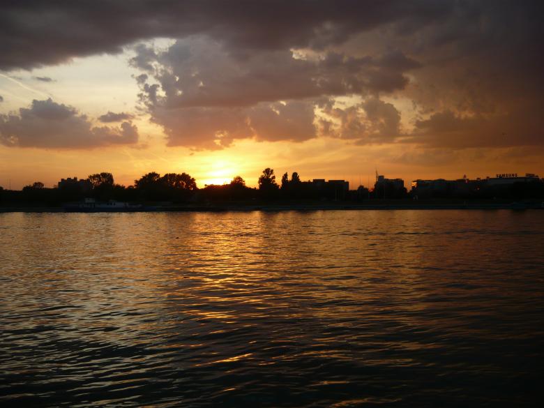 Free stock image of Sunset on the river Sava, Belgrade created by Goran Stanojevic