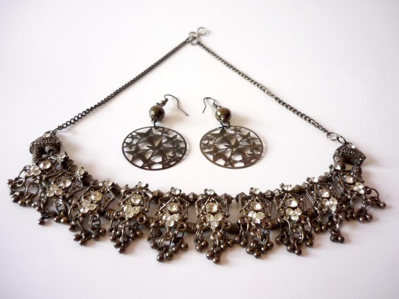 Free stock image of Necklace created by Bilal Aslam