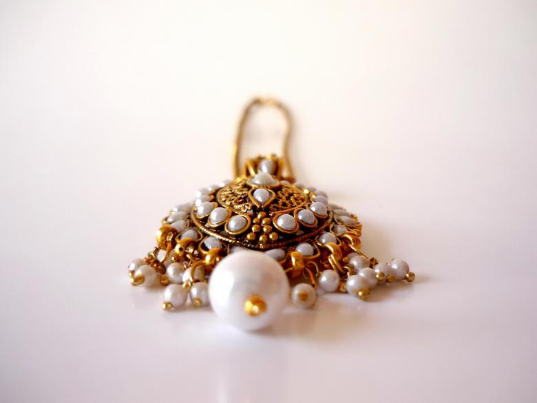 Free stock image of Gold and pearl necklace created by Bilal Aslam