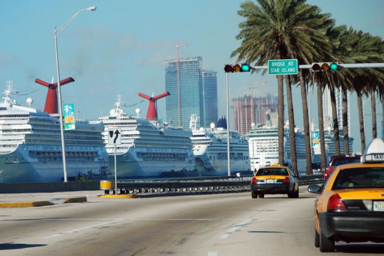 Free stock image of Anchored Ship, Miami Beach, January 2007 created by Giovanni Gagliardi