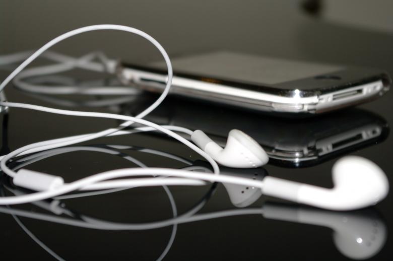 Free stock image of iPhone with headset created by frhuynh