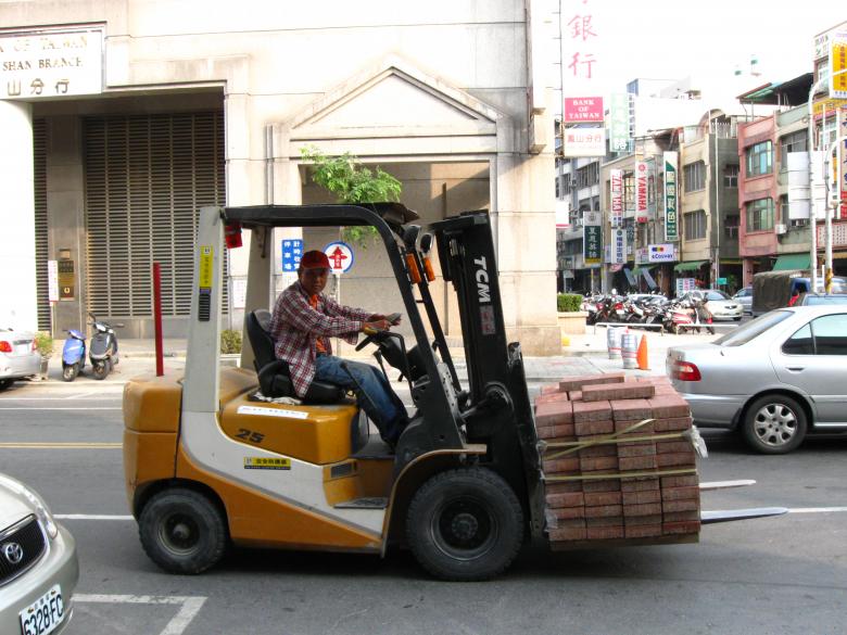 Free stock image of Driving a Forklift created by pmao