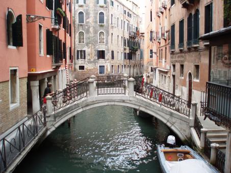 Discover the channels in Venice - Free Stock Photo