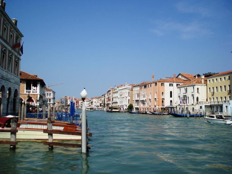 Free stock image of Discover the channels in Venice created by Yuliy Ganev
