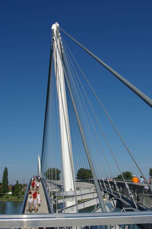 Free stock image of Mimram bridge created by frhuynh