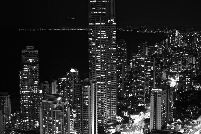 Free stock image of Surfers Paradise at night created by zenn maar