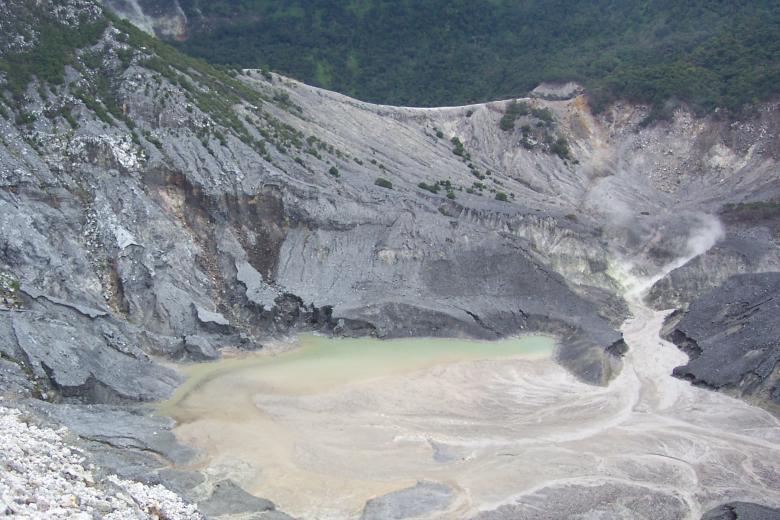 Free stock image of Volcanic Crater created by Jochanan Wahjudi