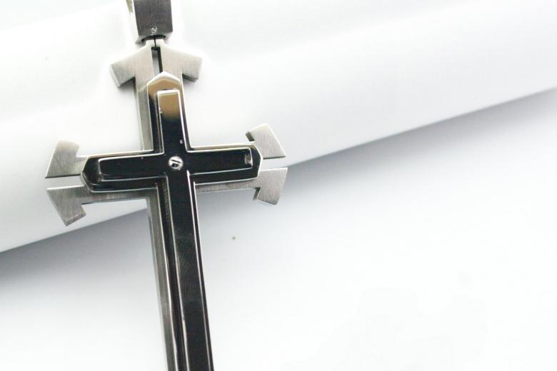 Free stock image of stainless steel cross created by homero chapa