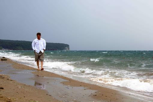 Free Stock Photo of Walking on the beach