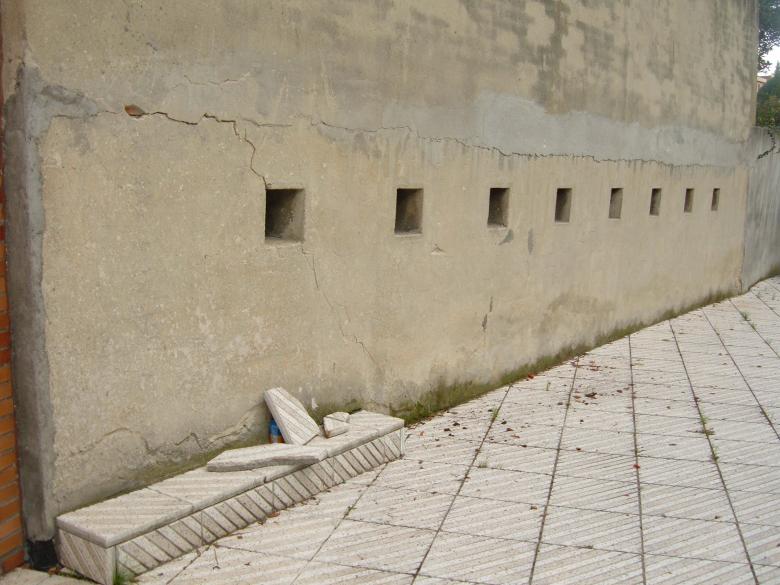Free stock image of Cracked Stone Wall created by Creades 