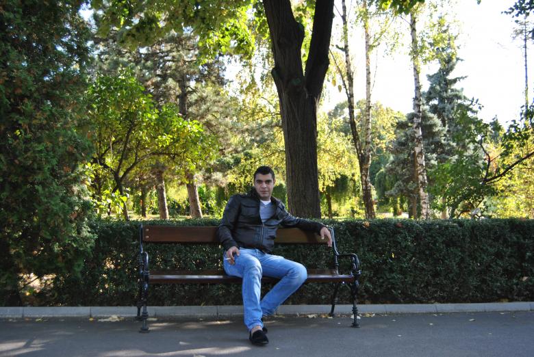 Free stock image of Sitting on a bench created by volf laurentiu emanuel