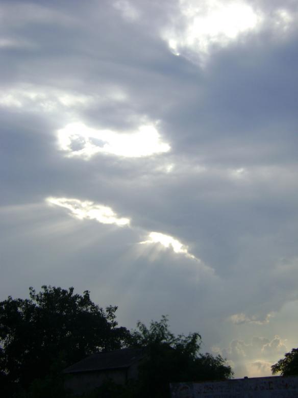 Free stock image of Dark Sky with sun rays created by Tona sam