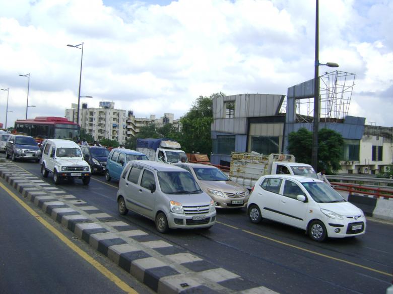 Free stock image of Vehicles on road created by Tona sam