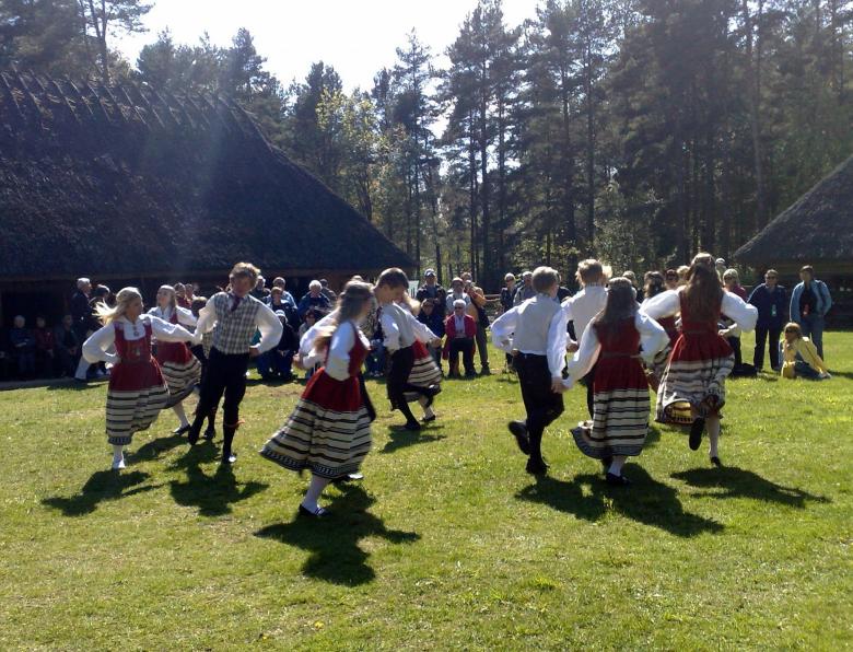 Free stock image of Traditional Dance, Tallin created by David Pellon