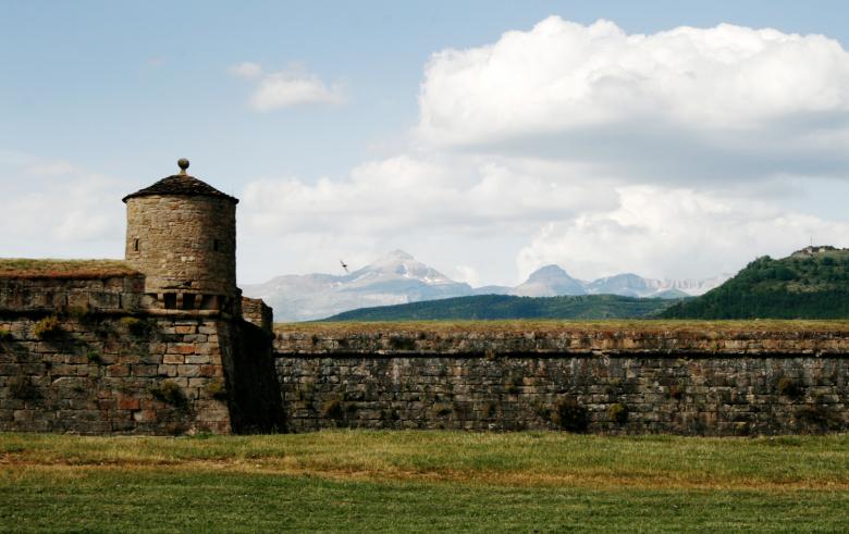 Free stock image of Castle and landscape created by Luka