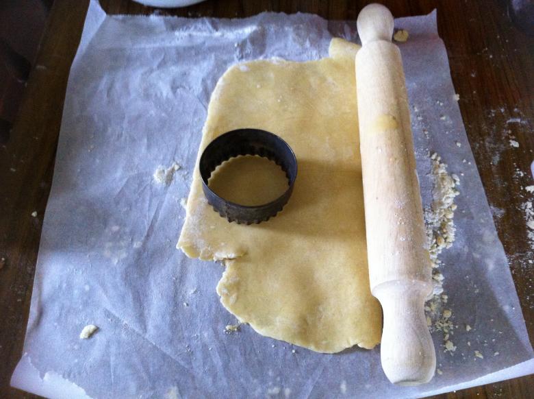 Free stock image of dough, rolling pin and cutter created by mlle