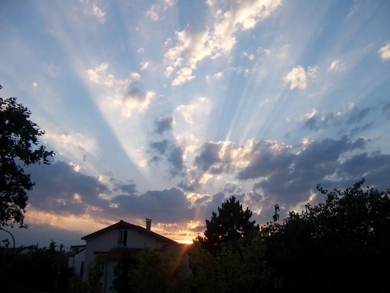 Free stock image of Rising sun created by Lodi Fost