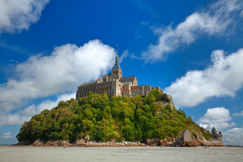 Free stock image of Mont Saint-Michel created by Nicolas Raymond