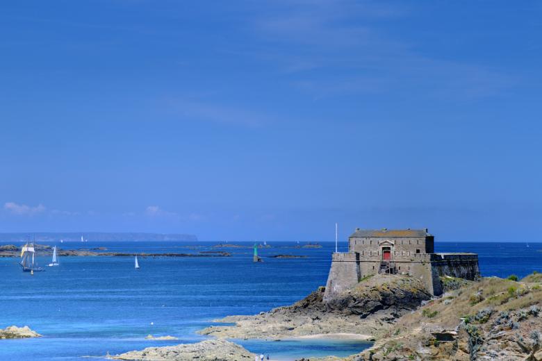 Free stock image of Saint Malo Castle by the Sea created by Geoffrey Whiteway