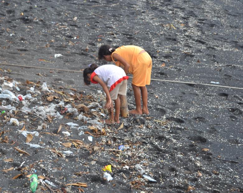 Free stock image of Kids Searching Stuff on The Beach created by Ryan Jhoe