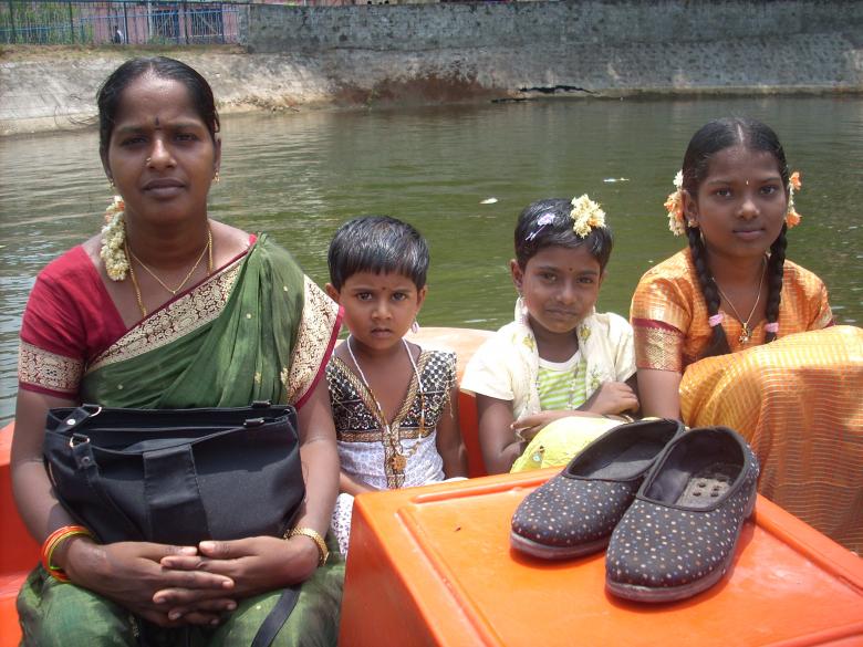 Free stock image of Mother and daugthers created by kumar