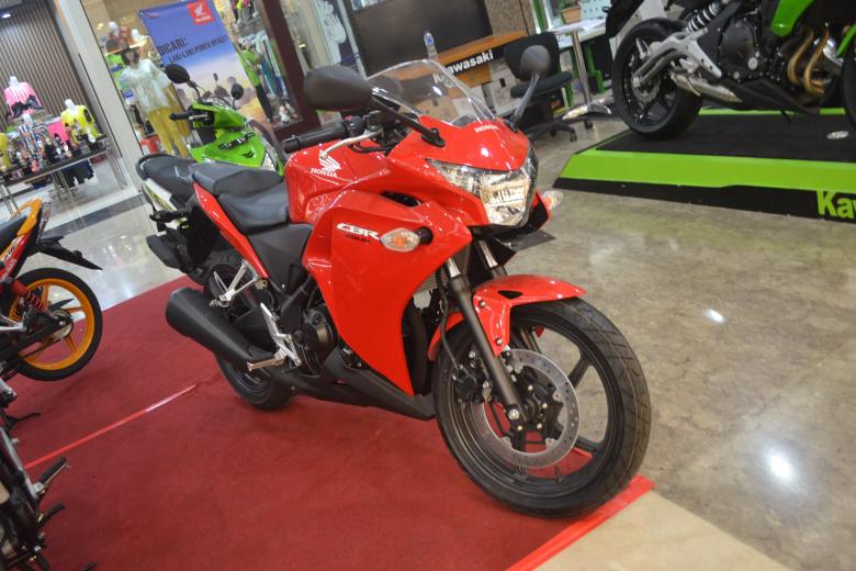 Free stock image of Honda Motorbike CBR Red created by Ryan Jhoe