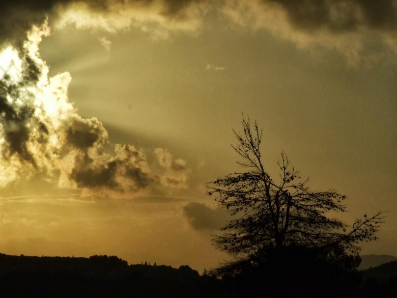 Free stock image of Sunrise behind the clouds created by Matan Reichman
