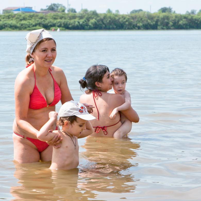 Free stock image of Mothers and children bathing created by 2happy