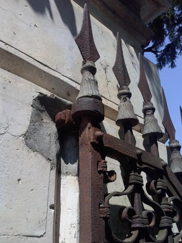 Free stock image of Gate Spikes created by francesco scanagatta