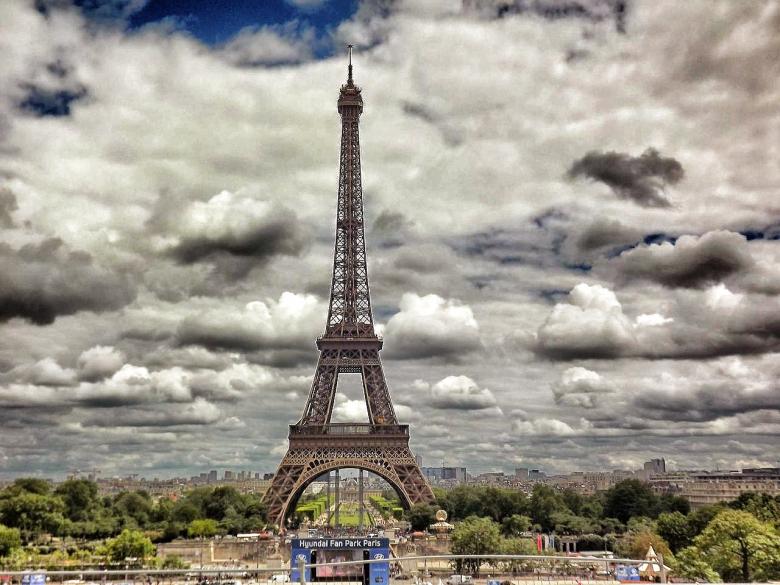 Free stock image of Eiffel Tower created by Maxsim Turlun