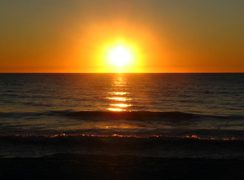 Free stock image of An ocean sunset landscape created by Benjamin Miller