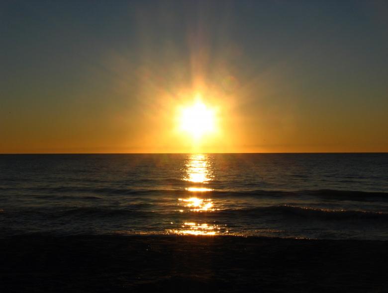 Free stock image of An ocean sunset landscape created by Benjamin Miller